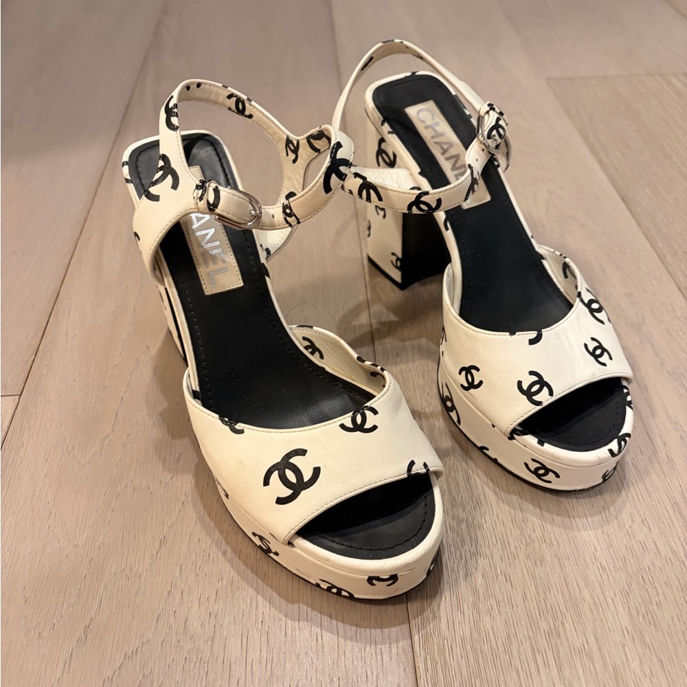 CHANEL CC Women's White and Black Platform Heels Rare 🔥 - Picture 2 of 13